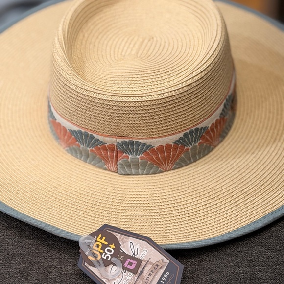 Accessories - NWT Sun and Sand hat